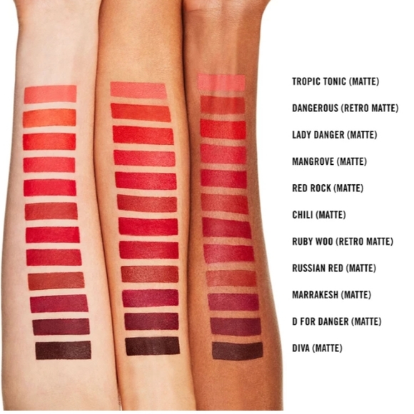 MAC COSMETICS MATTE LIPSTICK IN CHILI. - Picture 4 of 7